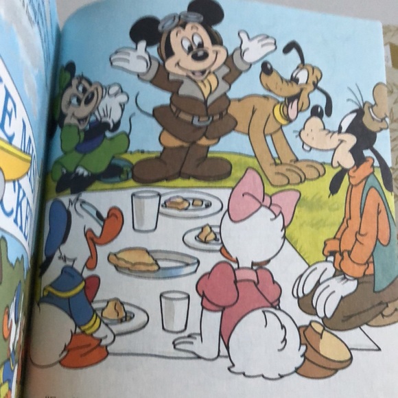 5for$15💙Walt Disney’s Mickey Mouse Heads for the Sky - a Little Golden Book - Picture 5 of 7